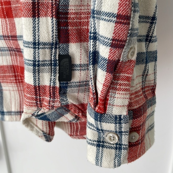 The North Face Men’s Flannel Size Medium, color: red, white and blue - Picture 3 of 4